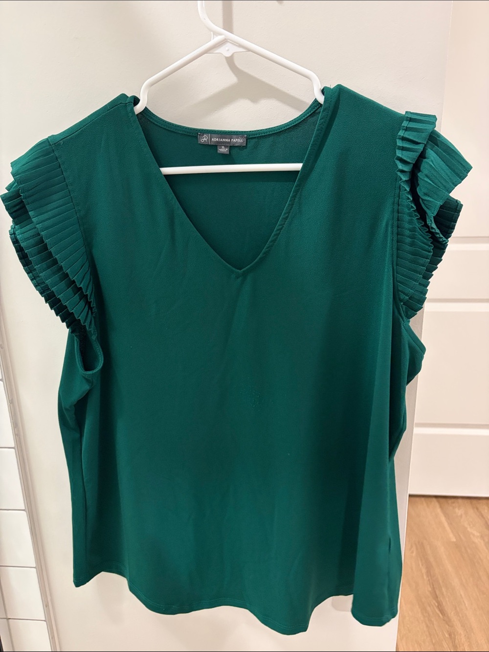 Adrianna Papell Emerald Green Pleated Flutter Sleeve V-Neck Top